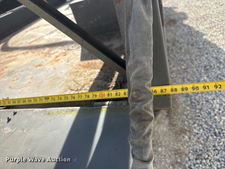 image for item ET4133 1952 GMC M135 flatbed truck