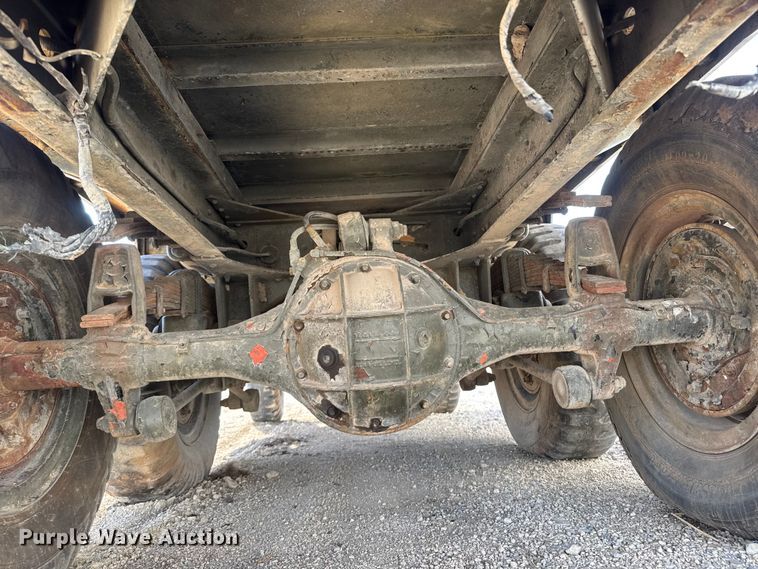 image for item ET4133 1952 GMC M135 flatbed truck