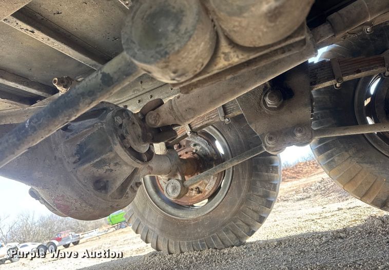 image for item ET4133 1952 GMC M135 flatbed truck