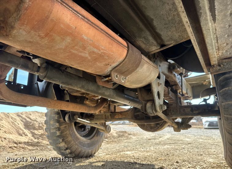 image for item ET4133 1952 GMC M135 flatbed truck