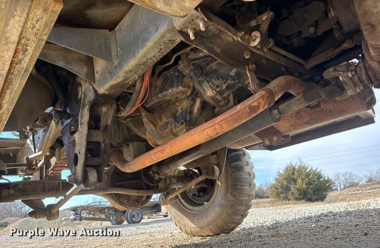 image for item ET4133 1952 GMC M135 flatbed truck