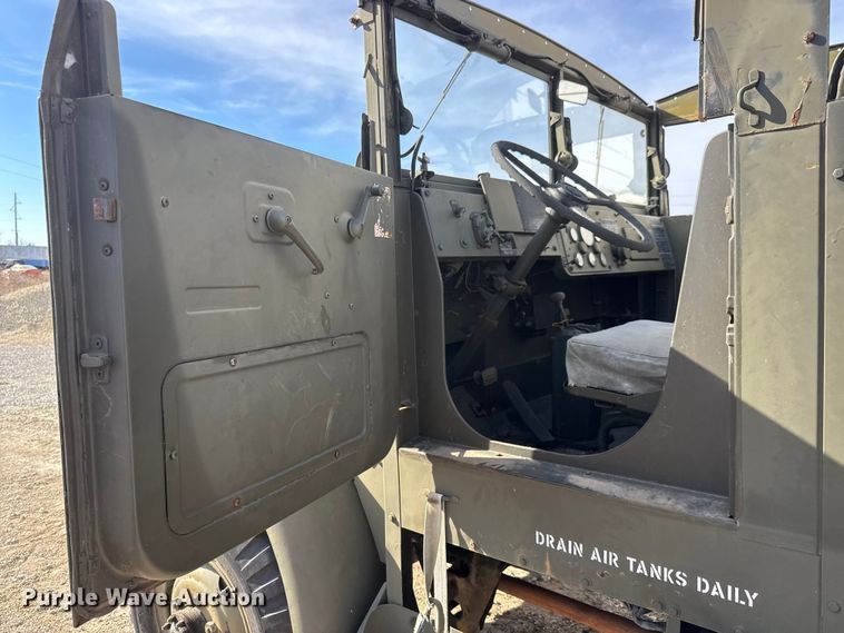 image for item ET4133 1952 GMC M135 flatbed truck