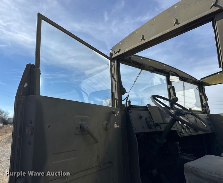 image for item ET4133 1952 GMC M135 flatbed truck