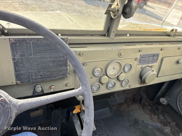 image for item ET4133 1952 GMC M135 flatbed truck