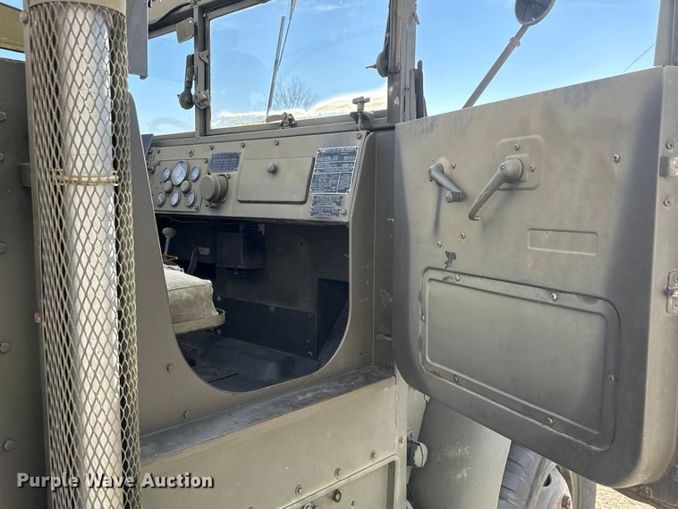 image for item ET4133 1952 GMC M135 flatbed truck