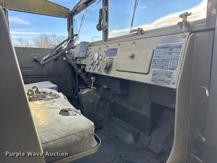 image for item ET4133 1952 GMC M135 flatbed truck