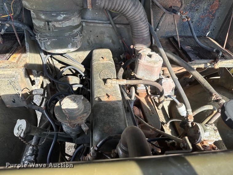 image for item ET4133 1952 GMC M135 flatbed truck