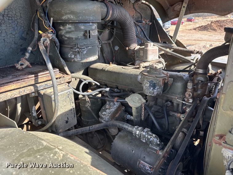 image for item ET4133 1952 GMC M135 flatbed truck