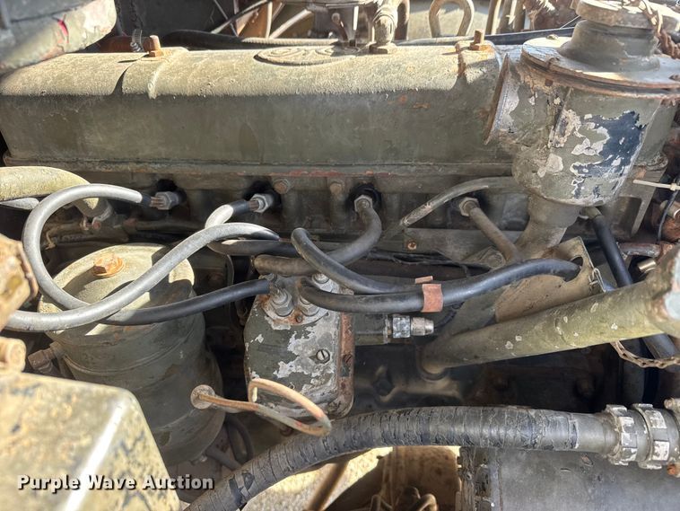 image for item ET4133 1952 GMC M135 flatbed truck