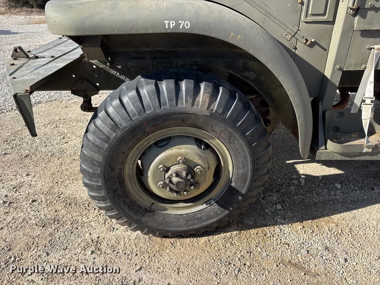 image for item ET4133 1952 GMC M135 flatbed truck