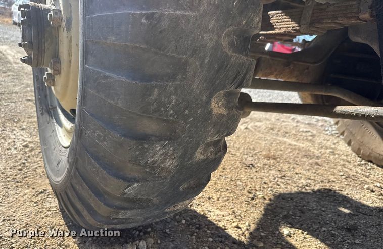 image for item ET4133 1952 GMC M135 flatbed truck