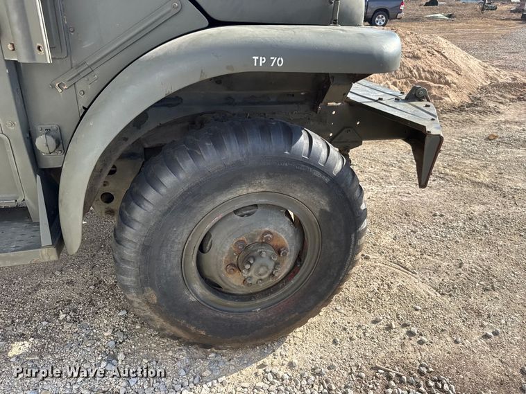 image for item ET4133 1952 GMC M135 flatbed truck