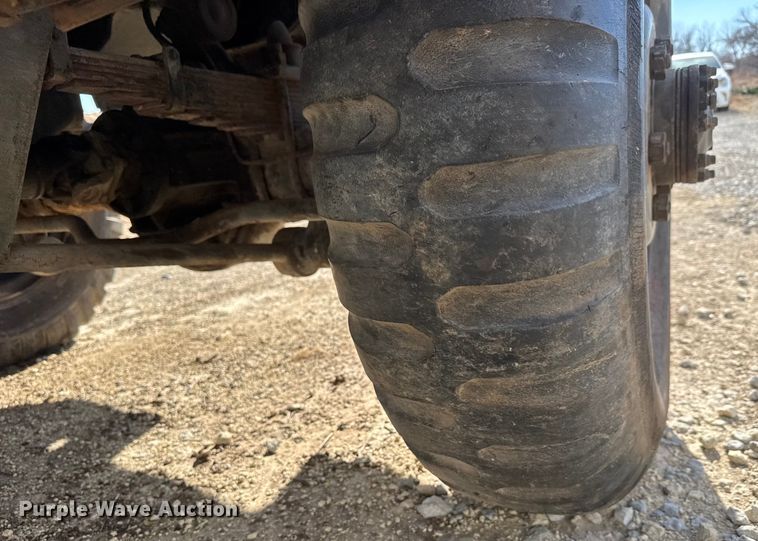 image for item ET4133 1952 GMC M135 flatbed truck