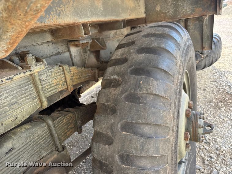 image for item ET4133 1952 GMC M135 flatbed truck