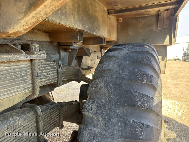 image for item ET4133 1952 GMC M135 flatbed truck