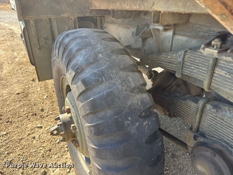 image for item ET4133 1952 GMC M135 flatbed truck