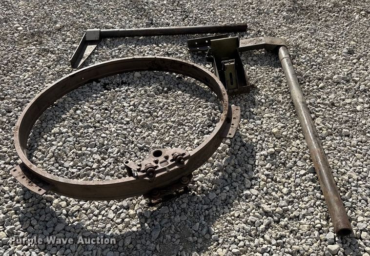 image for item ET4133 1952 GMC M135 flatbed truck