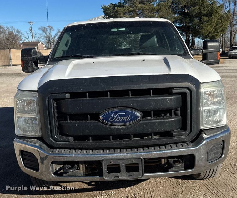 image for item ET4143 2015 Ford F350 Crew Cab pickup truck