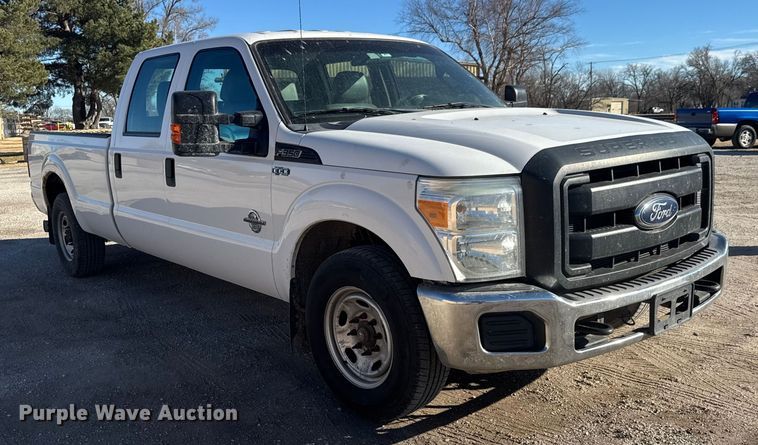 image for item ET4143 2015 Ford F350 Crew Cab pickup truck