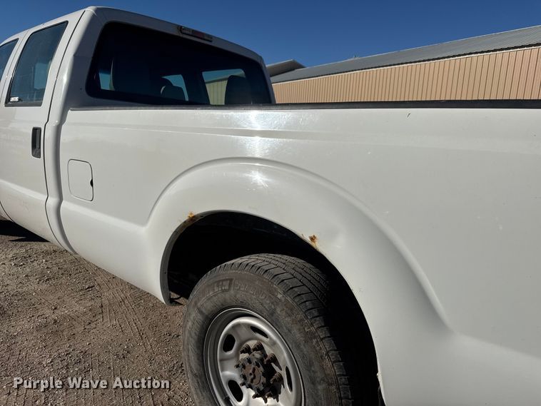 image for item ET4143 2015 Ford F350 Crew Cab pickup truck