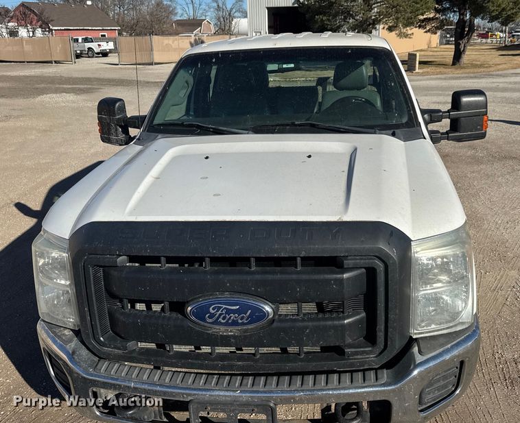 image for item ET4143 2015 Ford F350 Crew Cab pickup truck