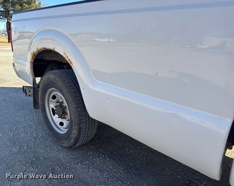 image for item ET4143 2015 Ford F350 Crew Cab pickup truck