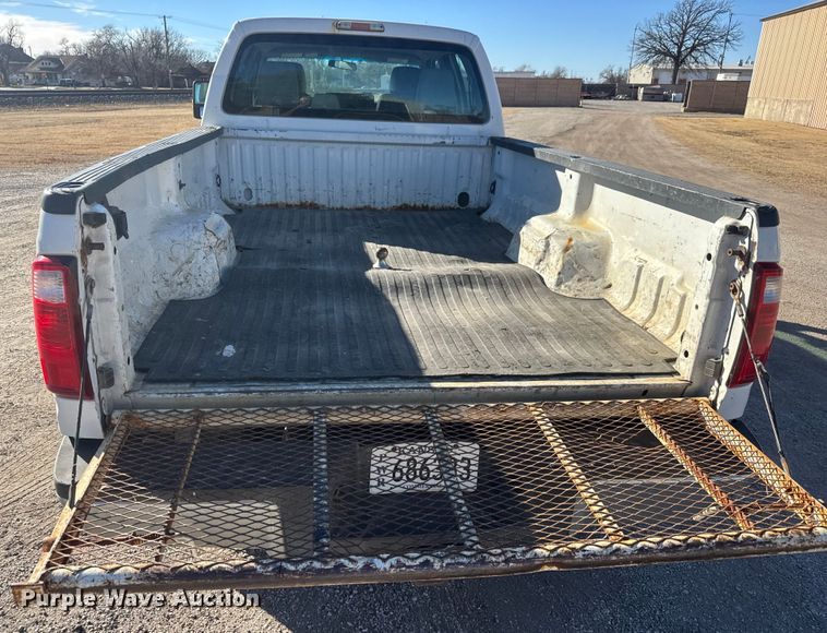 image for item ET4143 2015 Ford F350 Crew Cab pickup truck