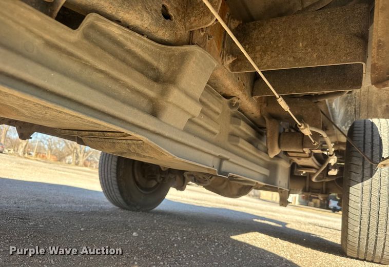 image for item ET4143 2015 Ford F350 Crew Cab pickup truck