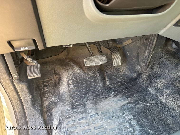 image for item ET4143 2015 Ford F350 Crew Cab pickup truck