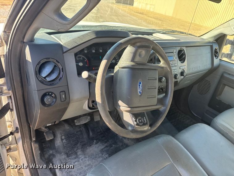 image for item ET4143 2015 Ford F350 Crew Cab pickup truck