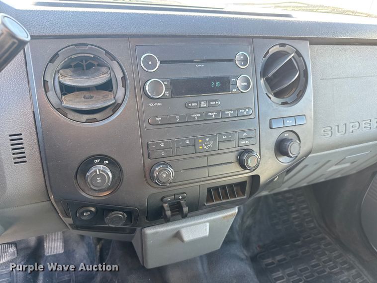 image for item ET4143 2015 Ford F350 Crew Cab pickup truck