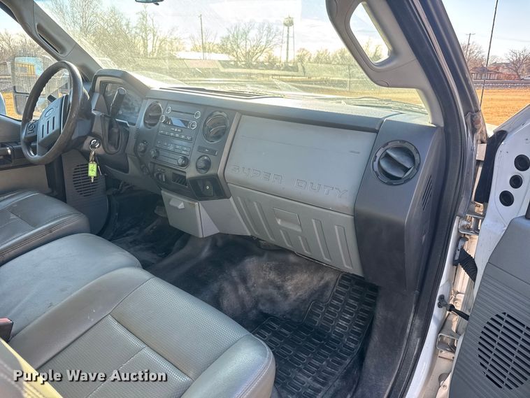 image for item ET4143 2015 Ford F350 Crew Cab pickup truck