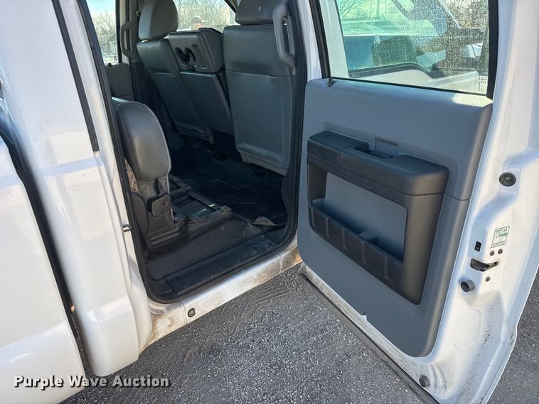 image for item ET4143 2015 Ford F350 Crew Cab pickup truck