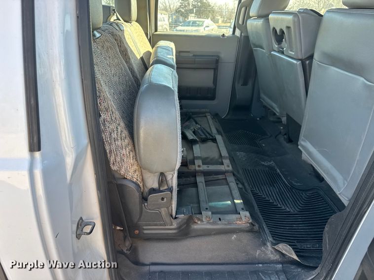 image for item ET4143 2015 Ford F350 Crew Cab pickup truck