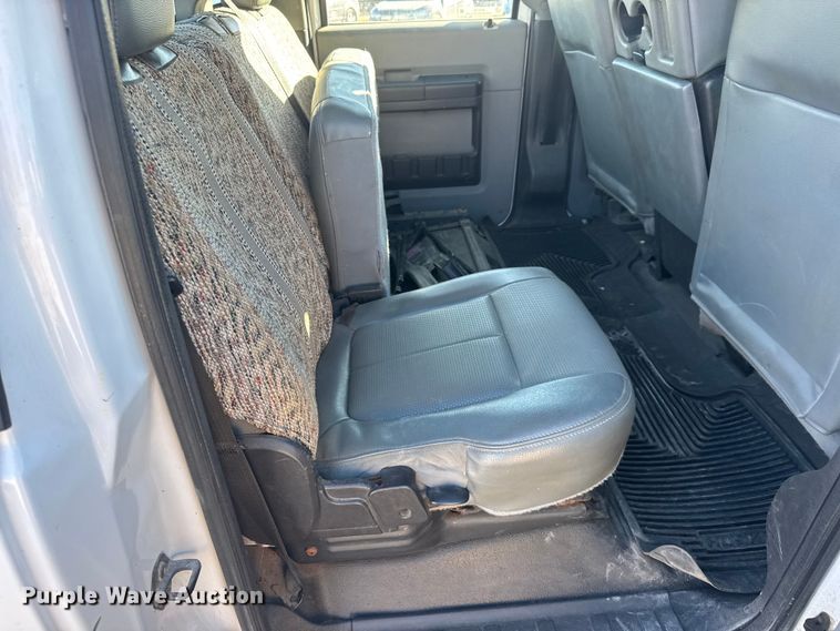 image for item ET4143 2015 Ford F350 Crew Cab pickup truck