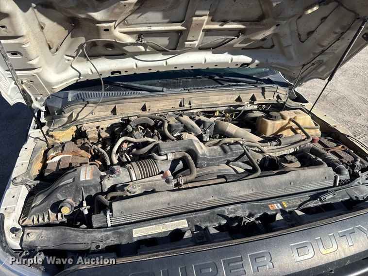 image for item ET4143 2015 Ford F350 Crew Cab pickup truck