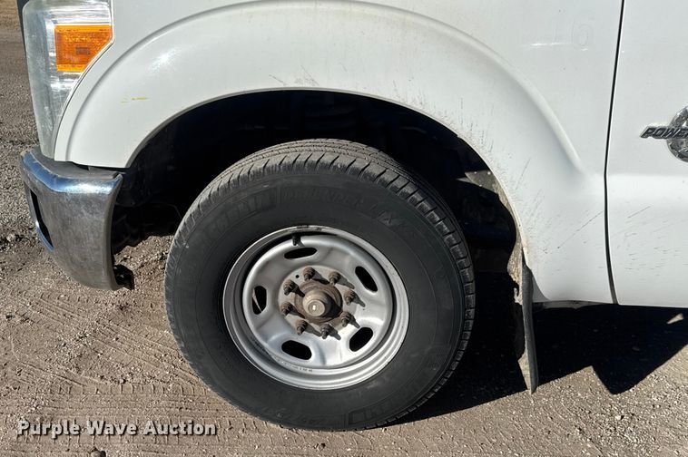 image for item ET4143 2015 Ford F350 Crew Cab pickup truck