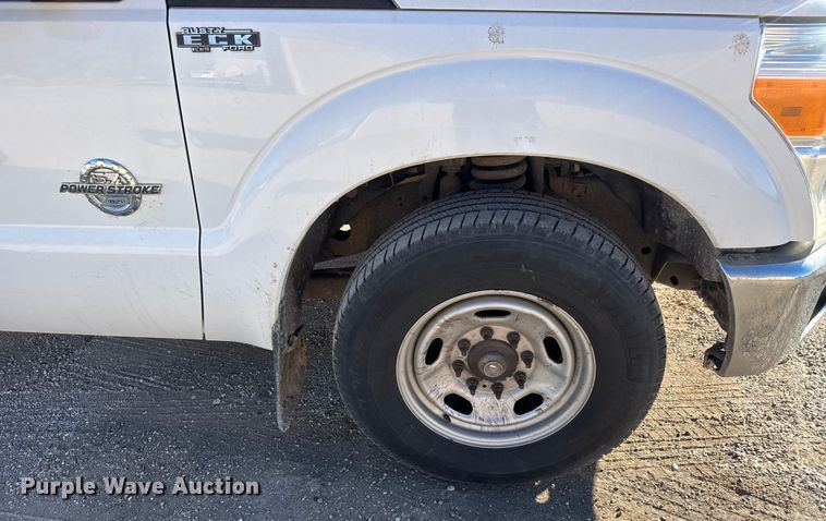 image for item ET4143 2015 Ford F350 Crew Cab pickup truck