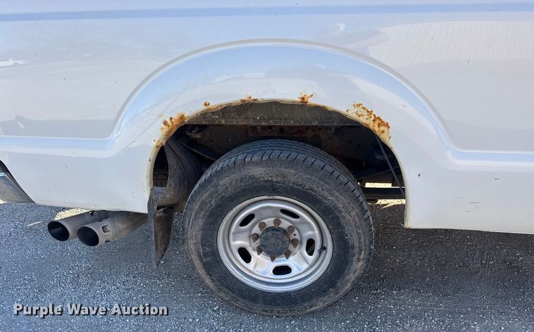 image for item ET4143 2015 Ford F350 Crew Cab pickup truck