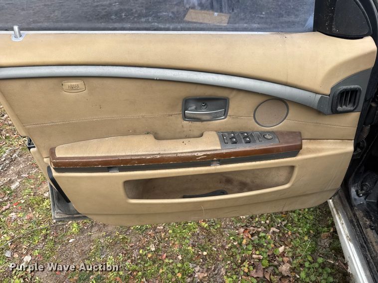 image for item ET4145 2002 BMW 745i limousine