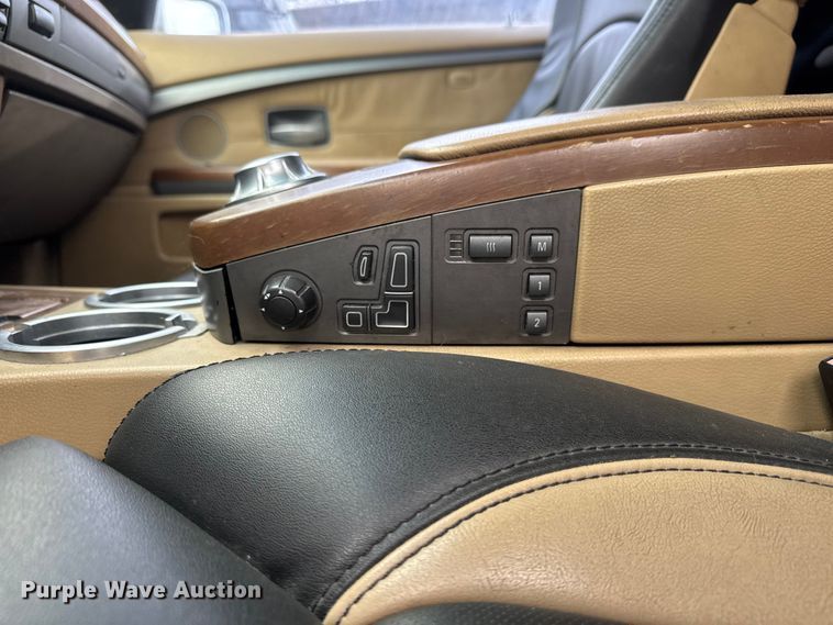 image for item ET4145 2002 BMW 745i limousine