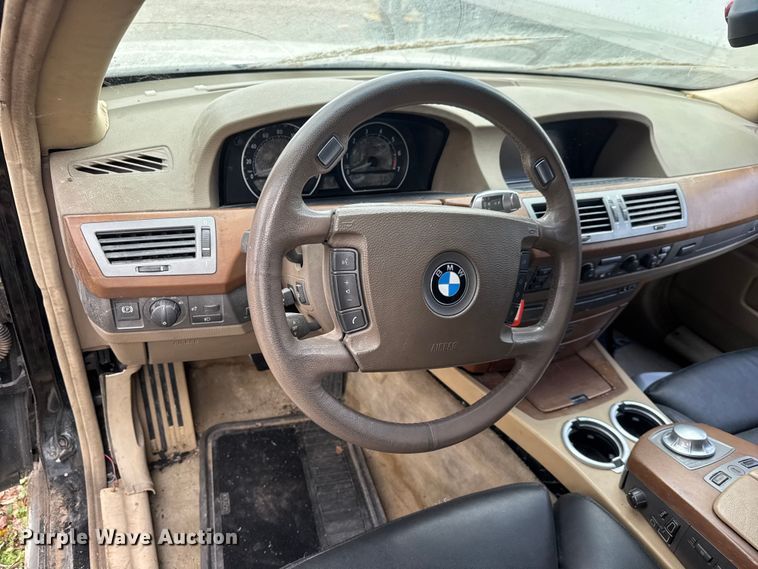 image for item ET4145 2002 BMW 745i limousine