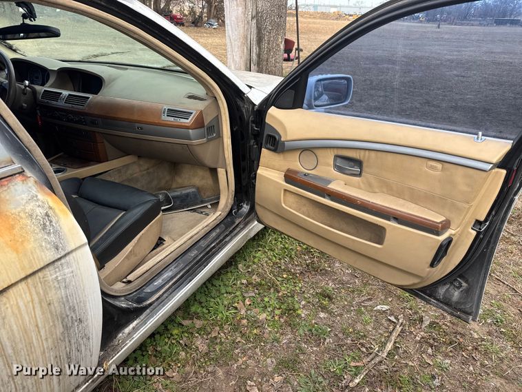 image for item ET4145 2002 BMW 745i limousine