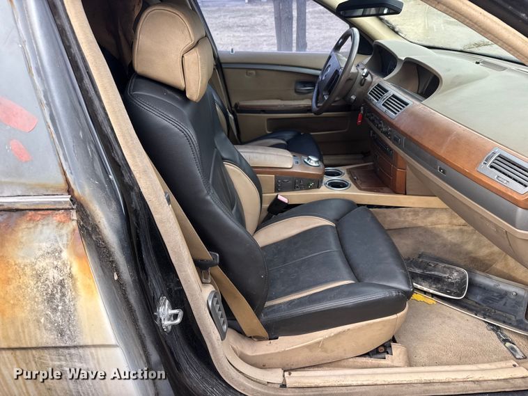 image for item ET4145 2002 BMW 745i limousine