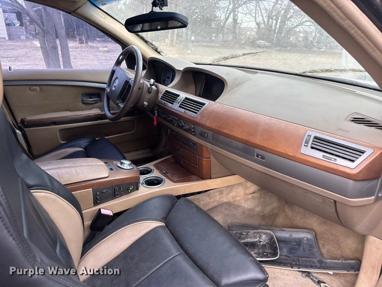 image for item ET4145 2002 BMW 745i limousine