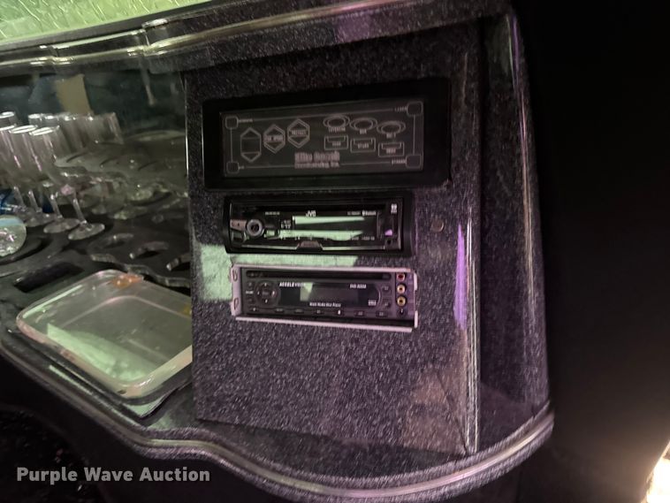 image for item ET4145 2002 BMW 745i limousine