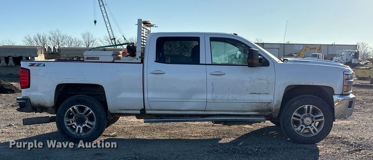 image for item ET5411 2018 Chevrolet Silverado 2500HD Crew Cab pickup truck