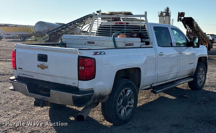 image for item ET5411 2018 Chevrolet Silverado 2500HD Crew Cab pickup truck