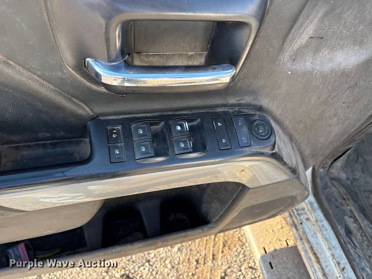 image for item ET5411 2018 Chevrolet Silverado 2500HD Crew Cab pickup truck