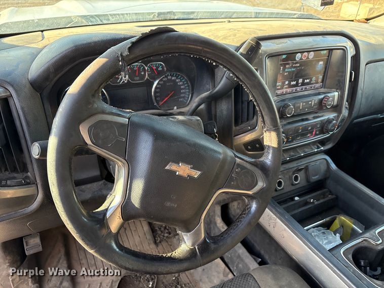 image for item ET5411 2018 Chevrolet Silverado 2500HD Crew Cab pickup truck